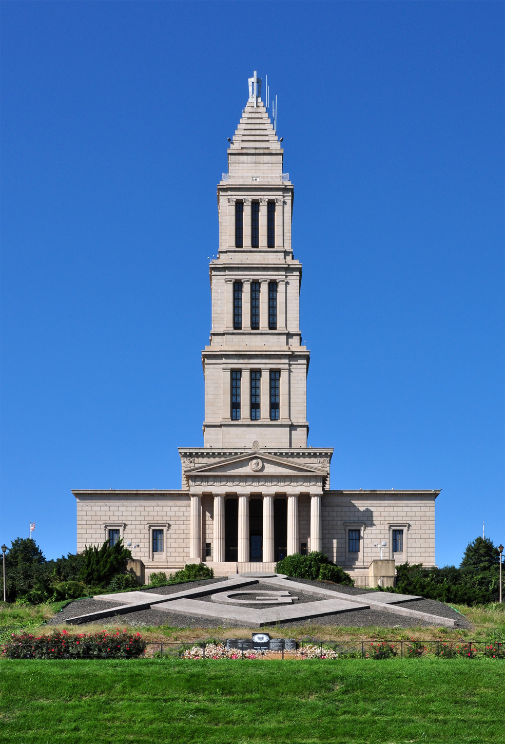 Front View of George Washington Masonic National Memorial
