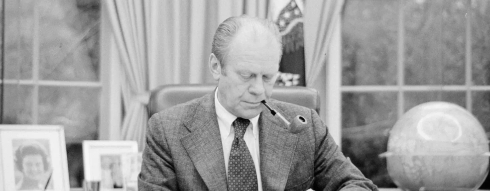 Gerald R Ford desk Oval Office Washington 1975