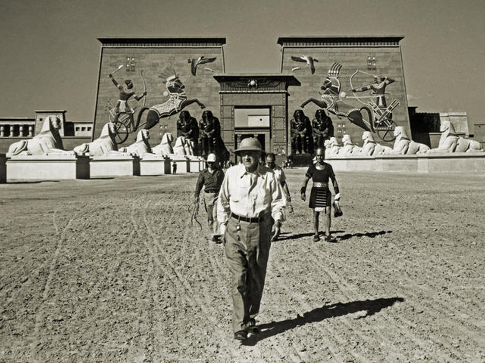 Cecil b demille on set ten commandments 1956