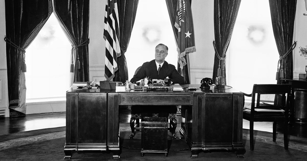 franklin d. roosevelt sitting in the oval office