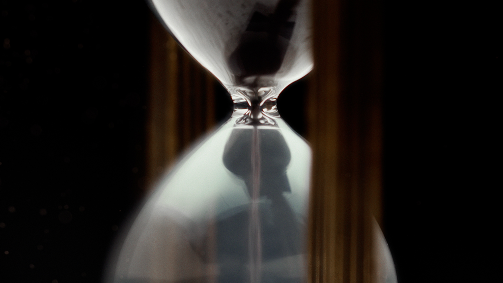 SR Hourglass Still013