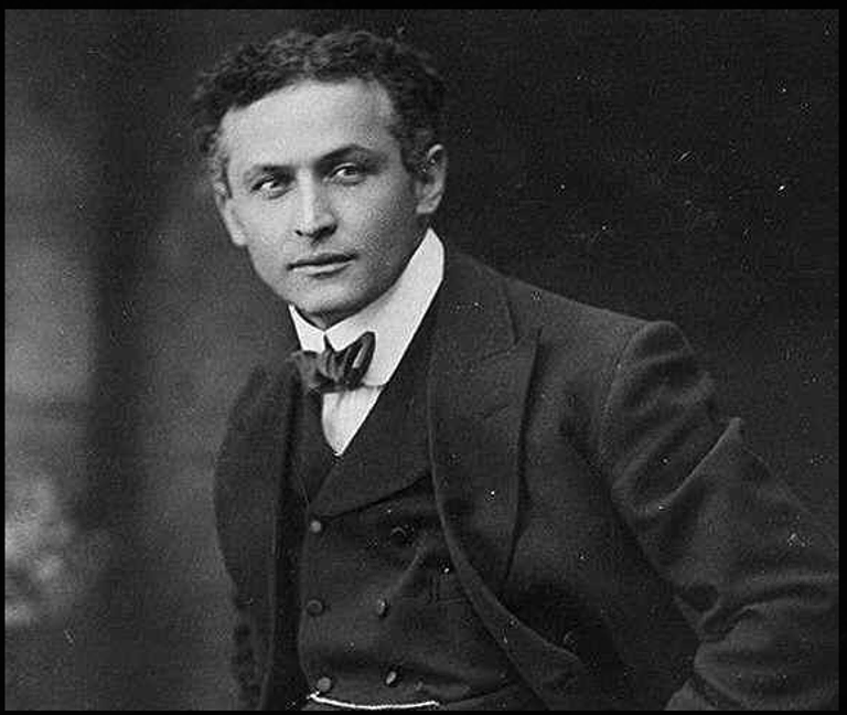 Harry Houdini in 1907