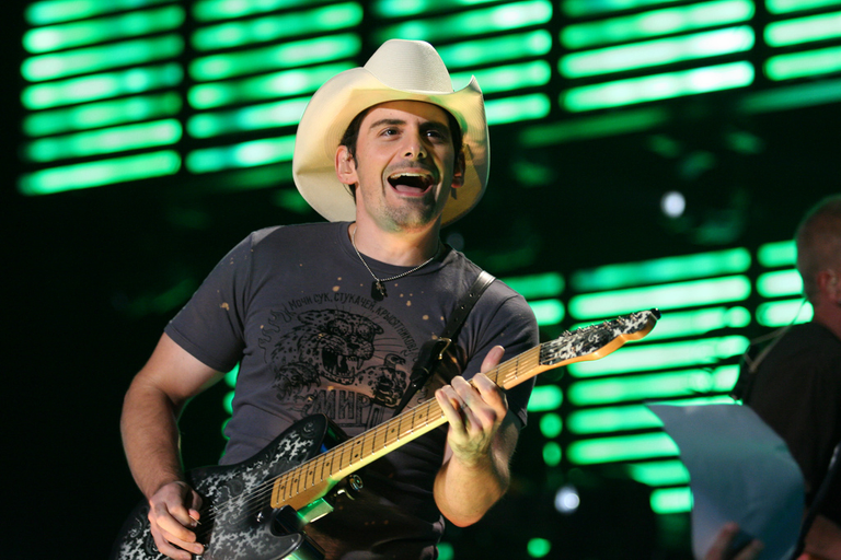 Brad Paisley performing live in 2007