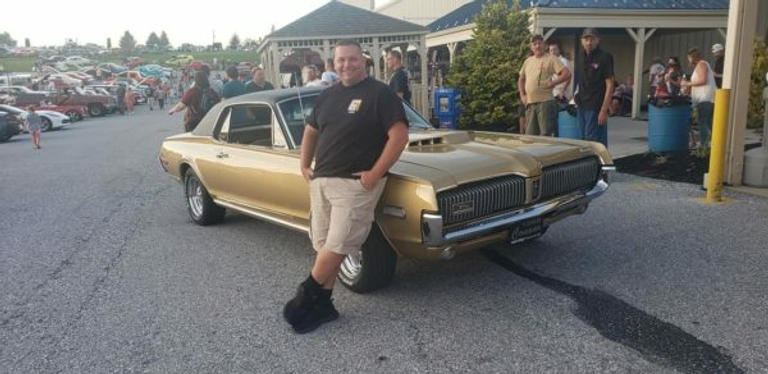 A Freemason at a car show