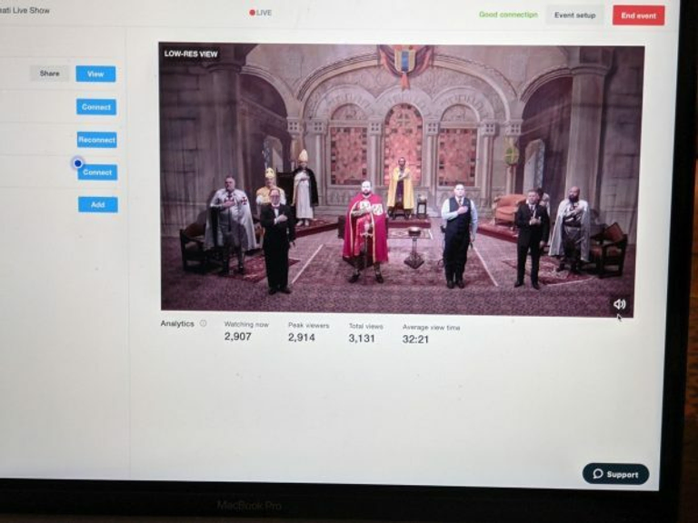 A computer showing viewership for a live presentation